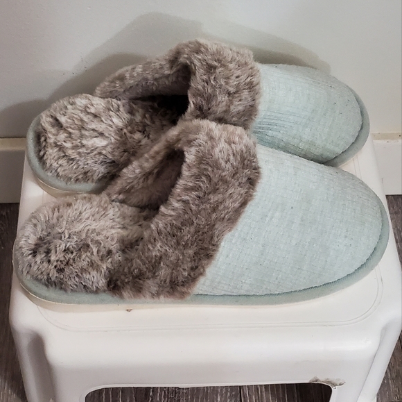 Slipper - Picture 2 of 2